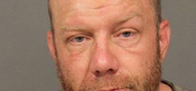 Man Threatens Store Employees with Box Cutter