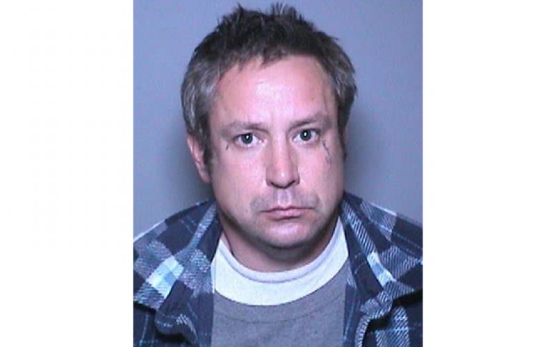 MainPlace shoplifter likes plaid, and brandishing knives