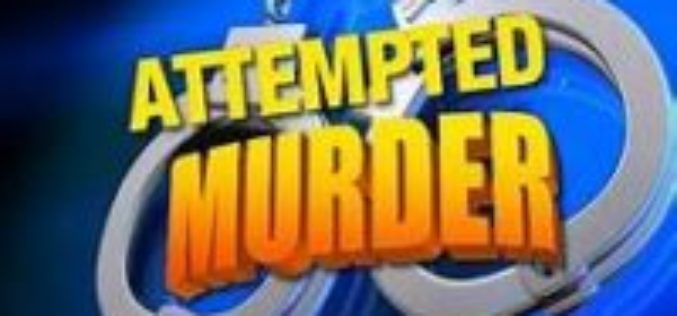 Naked Woman Lights Fire in Trashbin Before Stabbing Man