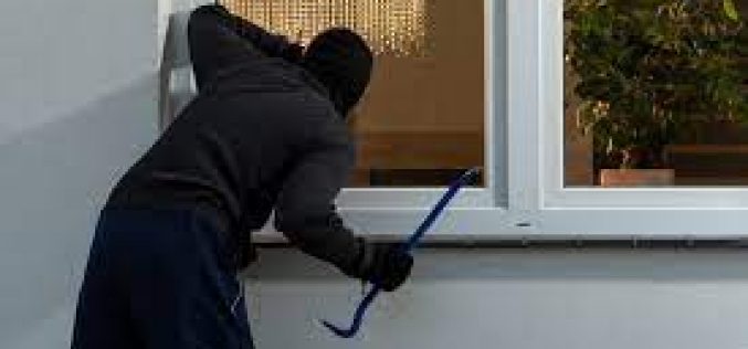 Intoxicated man attempts residential burglary