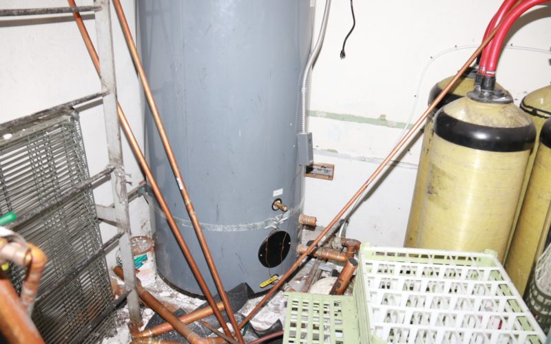 2 suspects caught for copper wire theft after 1 suspect fell through ceiling 